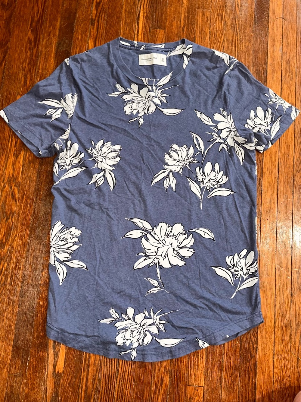 Men’s Medium Abercrombie & Fitch Blue and White Floral Short Sleeve Shirt